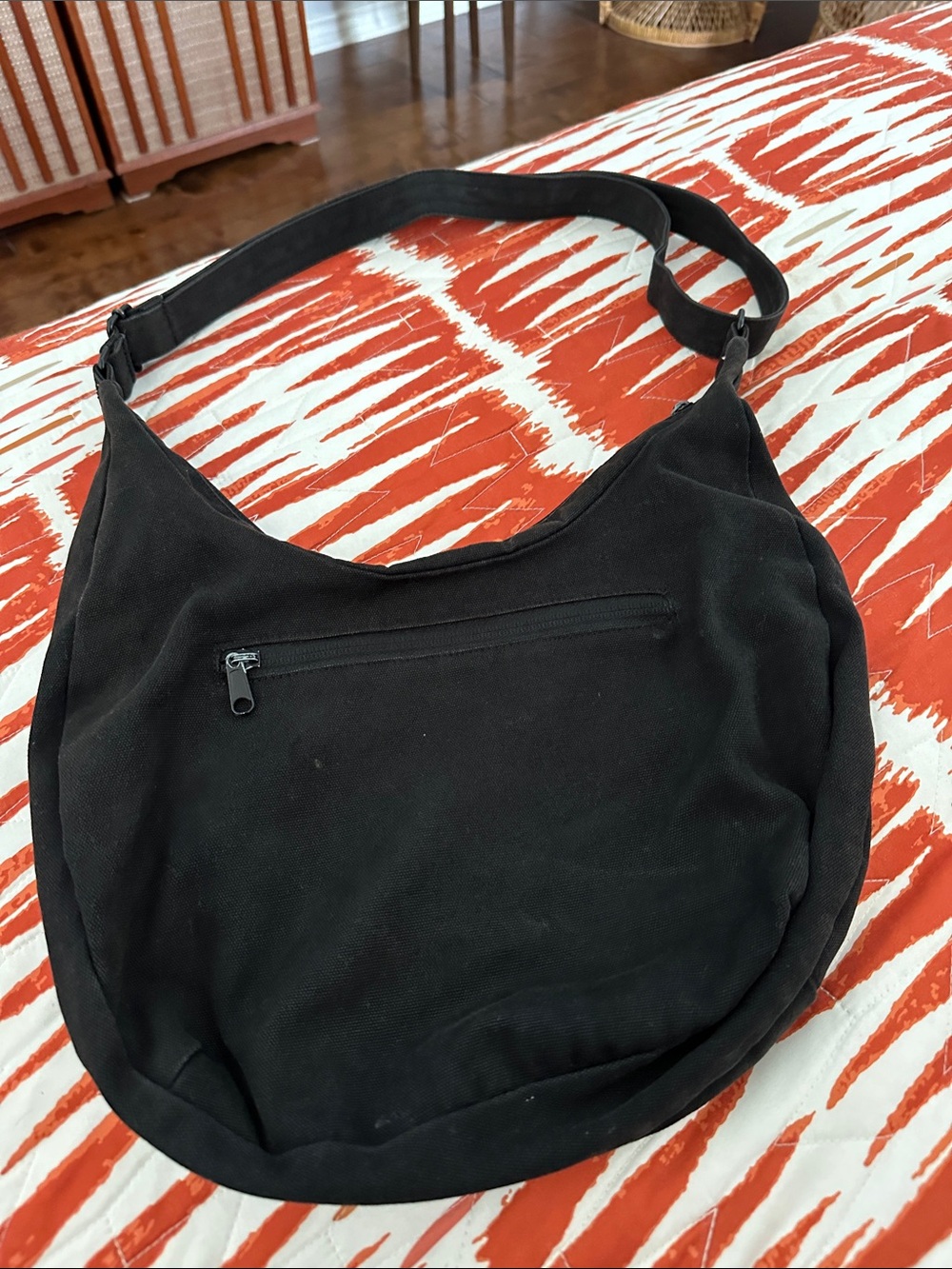 Kavu Black Canvas Crossbody Sling Bag - Picture 3 of 4